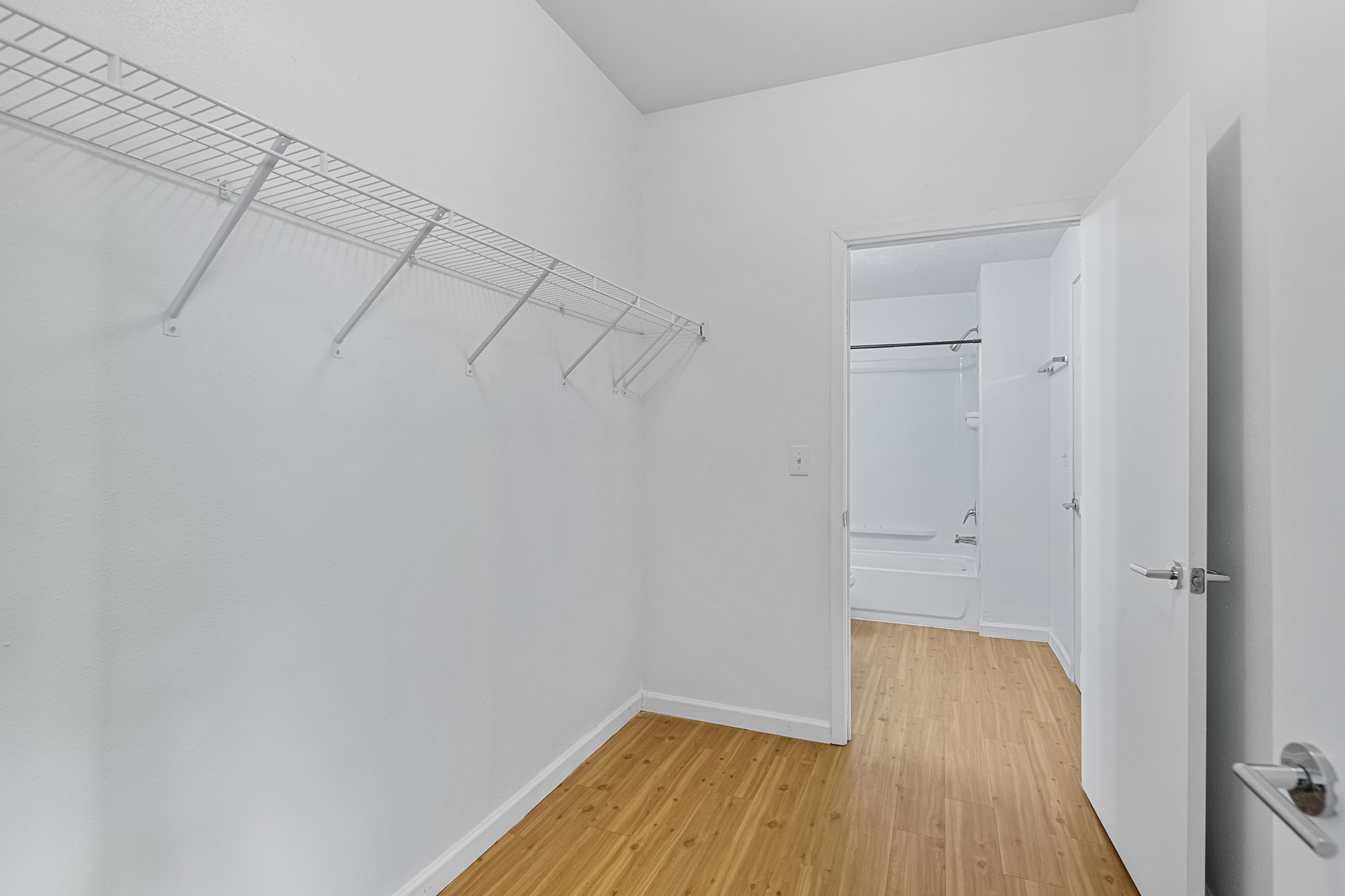 green-spring-apartments-near-txst-walk-in-closet-private-bathroom